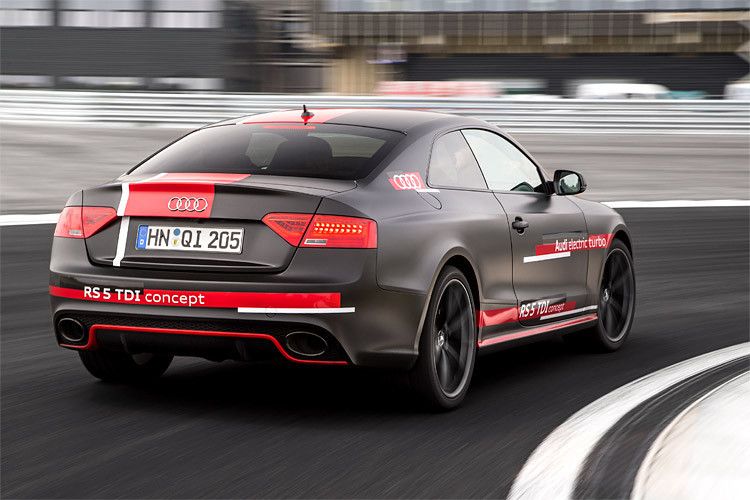 Die Kombination von agilem Turbodiesel und extrem sportlichem RS5 passt so gut, dass sich die Frage nach einem RS-Modell mit hochaufgeladenem TDI geradezu aufdrängt. Ausschließen will der Entwickler so ein Modell nicht: ... (Foto: Alexander Herold)