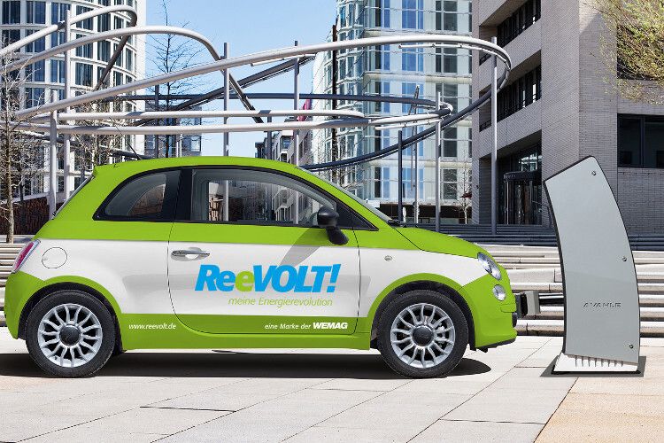 Für den Karabag Revolt 500 E bietet der Hersteller auch eine induktiv arbeitende Ladestation an. (Foto: Karabag)