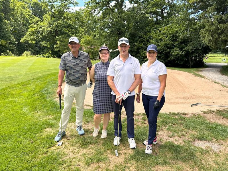 Und jetzt ruft für (v. l.) Ralph Risch (InConTra), Janet Maiwirth (IBM), Ulrich Rogler (Quantum) und Beate Reckerziegel (TD Synnex) eine kleine Pause an der Halfway. (Bild: Vogel IT-Medien)