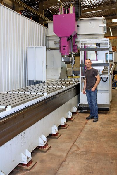 Lang und schmal musste die Mattec-Portalanlage für Onno Bitter gebaut werden – vor allem mit einem großen X-Verfahrweg. (Bild: Sirtec)