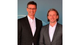 Thomas Hanswillemenke (re.), Vorstand Mobilität und Maik Kynast, Bereichsleiter Vertrieb Mobilität und Waren: „Der Erfolg unserer Bank ist in der tagtäglichen Qualität unserer Services begründet. Das ist es, was unsere Händler von uns erwarten – und das ist es was sie von uns bekommen.“  (Bild: Michel/»kfz-betrieb«)