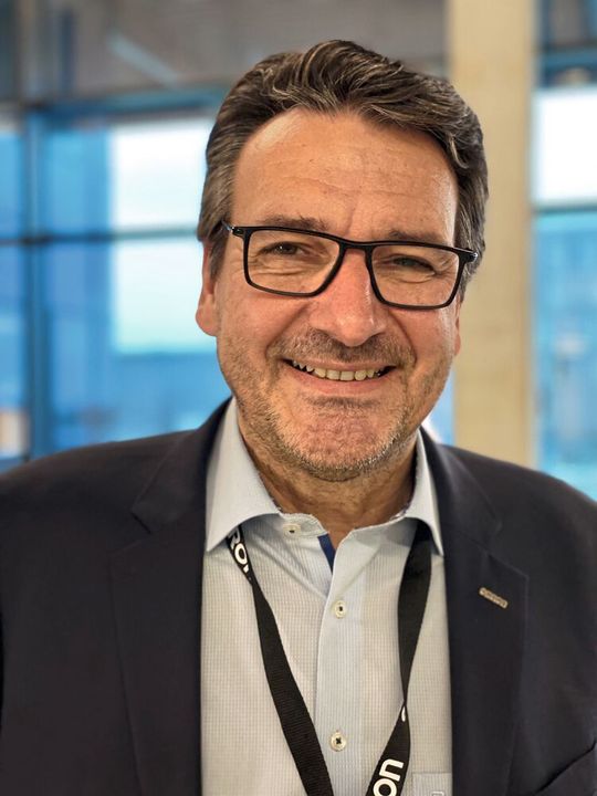 Dr. Klaus Kluger ist General Manager Central East Europe bei der Omron Electronics GmbH.(Bild:  Karin Pfeiffer)