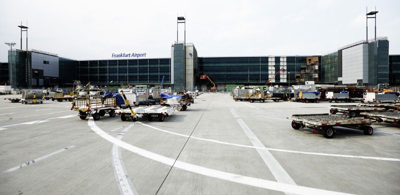 Der Neubau des 790 Meter langen Flugsteigs A-Plus im Westen des Terminals 1 auf dem Frankfurter Flughafen. Bild: Rittal (Archiv: Vogel Business Media)