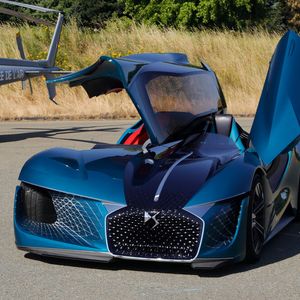 Das Design ist abgleitet vom Motorrad mit Beiwagen, der Beifahrer sitzt separiert in einem eigenen Bereich mit Kuppeldach.(Bild:  PSA)