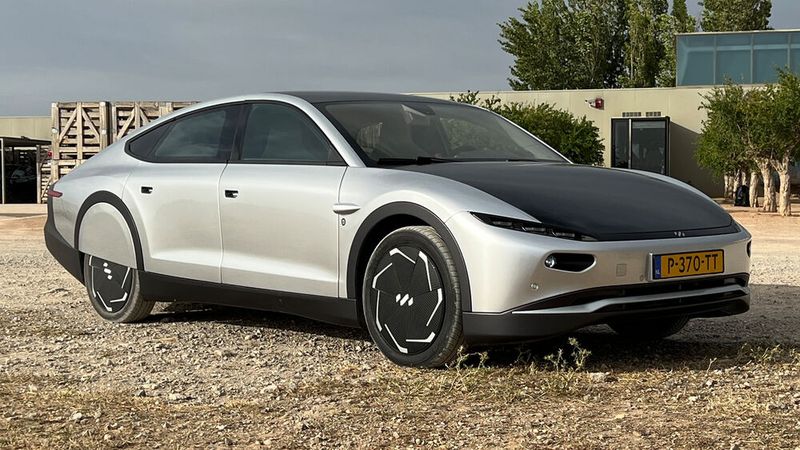 Mit minimaler Stirnfläche, Kameras statt Spiegeln, voll verkleideten Rädern und einem scharfen Schnitt am langen Heck hat der Zero einen cw-Wert von nur 0,175. (Bild: Lightyear)