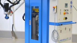 Der Tartler-Nodopox 50 V zur automatisierten Pasten- und Klebstoffverarbeitung mit dem neuen Fasswechsel-System (Bild: Tartler)