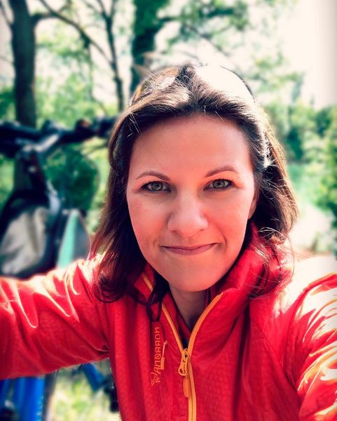 „Ich wünsche mir ganzheitliche Unterstützungsangebote in Form von Services, die vom Distributor als durchgängiger Prozess angeboten werden.“ Simone Weinzierl, Marketing Manager GfK System GmbH (Simone Weinzierl)