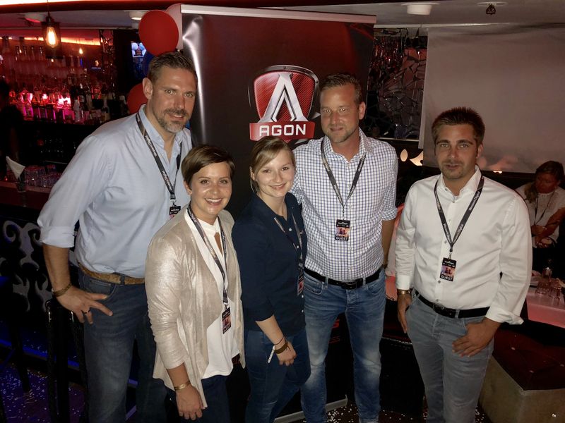 (v. l.) Lars Michelsen,AOC MMD Philips, Saskia Fagentzer und Marie Körtge, Notebooksbilliger.de, Sebastian Niehues und Andreas Roth, AOC MMD Philips. (Bild: IT-BUSINESS)