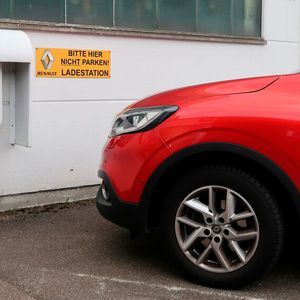 Die Ladeeinrichtung für Renault ist öffentlich und kostenfrei.(Bild:  Diehl/»kfz-betrieb«)
