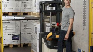 Das Federungssystem Flex-Ride des Doppelstock-Staplers DT 3000 von Crown reduziert Stöße und Erschütterungen. Bild: Crown (Archiv: Vogel Business Media)