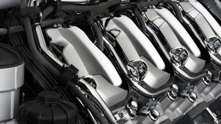 Seit 50 Jahren sorgen in Scania-Lkws V8-Motoren für den nötigen Vortrieb. (Scania)