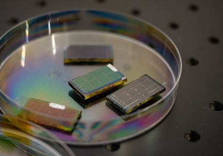 Die möglichen Anwendungen können sich im Verlauf der Materialentwicklung wandeln. Materialien, die für Solarzellen entwickelt werden, sind auch für andere optoelektronische Anwendungen von Interesse, etwa als Photodetektoren.(Bild:  Empa)