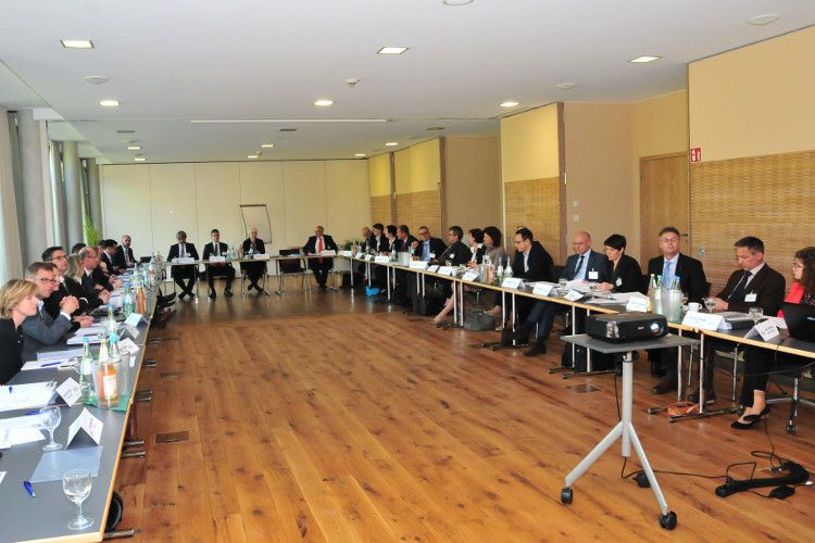 Die Veranstaltung begann mit der Tagung der Gütegemeinschaft Geprüfter Automobilverkäufer. (Foto: Büttner)