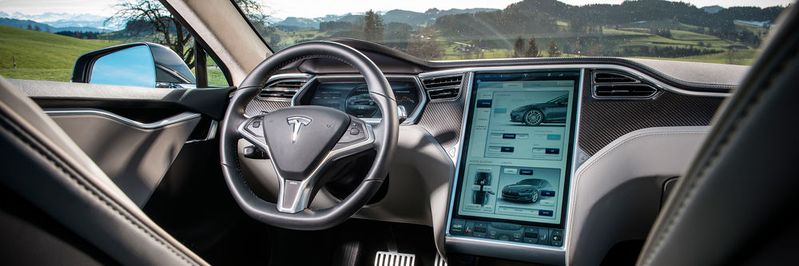 Bild 5: Update per Software: Tesla baut seine Autopilotfunktionen nach und nach über Softwareupdates aus.(Bild:  James Lipman : jameslipman.com)