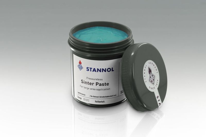 Stannol finden Sie in Halle A4, Stand 470: Nach der jüngsten Akquise der Anteile an einem Recyclingunternehmen präsentiert das Team von Stannol den Recycler Demotronic aus NRW und bringt außerdem ein neues Projekt für Sinterpaste mit nach München. Das Projekt befindet sich noch in Entwicklung, zeigt aber bereits großes Potenzial. Lassen Sie sich am Stand von Stannol überraschen. (Bild: Stannol)