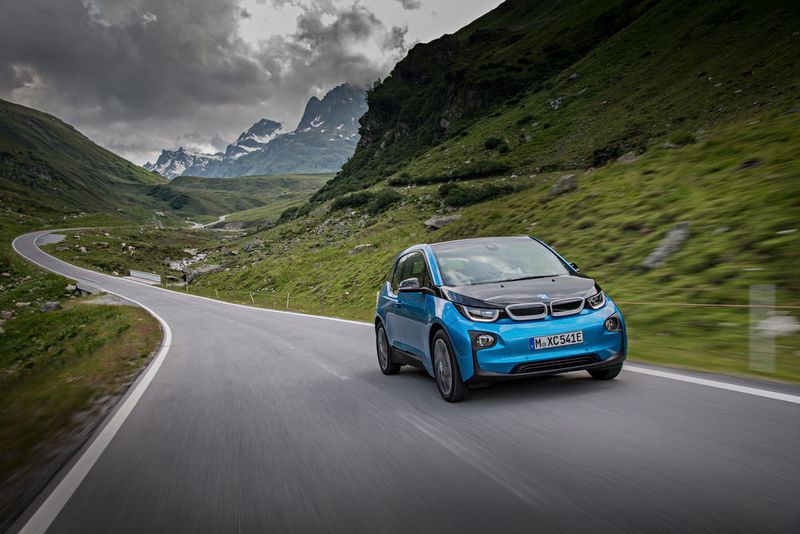 Sieger in der Kategorie Elektro/Plug-in-Hybride: der BMW i3 Range Extender 94 Ah. Seinen Restwert beziffern die Autoren im Jahr 2020 auf 19.105 Euro, das entspricht 47 Prozent vom Neupreis. (BMW)