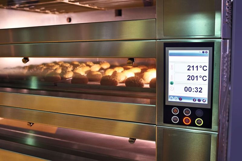 Los procesos de panificación generan un valioso calor residual que, hasta ahora, muchas panaderías apenas han aprovechado para reducir los costes energéticos y las emisiones de CO₂. (Imagen:Siemens AG)