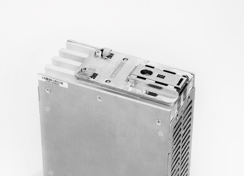 Der Rastfuß aus Metall verleiht dem Wandler eine hohe Vibrations- und Schockfestigkeit. (Weidmüller)