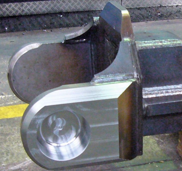 Die fertige Baugruppe wartet nach der Bearbeitung auf der KC 130 auf den Transfer zur Palette. (Bild: Goldhofer)