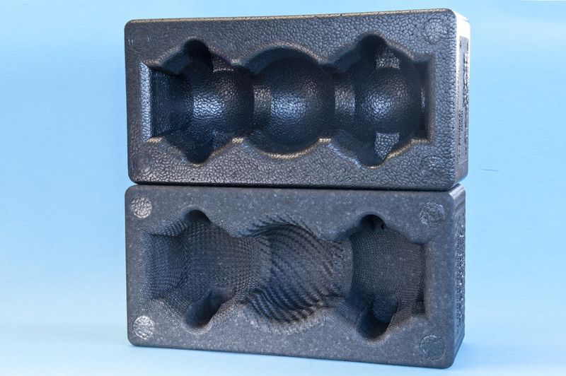 Geschäumtes Muster mit unterschiedlichsten Oberflächenstrukturen (u.a. Triangel-, Composite-, Schuppen-Textur). (Bild: Lasertec)