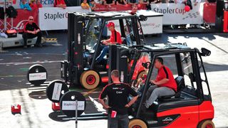 2019 traten Teilnehmer aus 20 Nationen beim Staplercup gegeneinander an. (Klaus Voit)