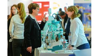 Auf der LAB-SUPPLY kommen die Besucher leicht mit den Ausstellern ins Gespräch, wie hier in Frankfurt 2025.
Infos zu allen LAB-SUPPLY-Messen und Termine finden Sie auf www.lab-supply.info (Bild: Stefan Stark)