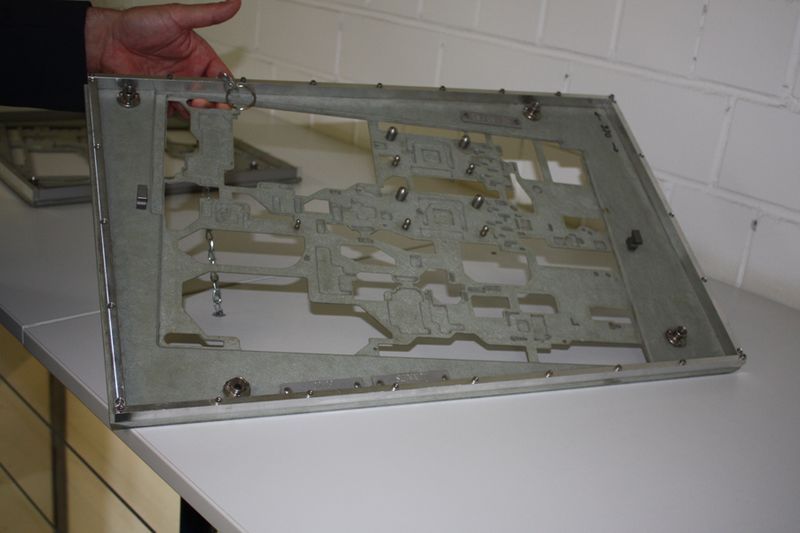 Ein solcher Rahmen zeigt, wo genau die Lötpaste aufgetragen werden muss. (Archiv: Vogel Business Media)