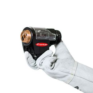 Der neue Push-Pull-Roboterschweißbrenner Robacta Drive TPS/i von Fronius zeichnet sich durch eine besonders kompakte Bauweise und hohe Wirtschaftlichkeit aus.