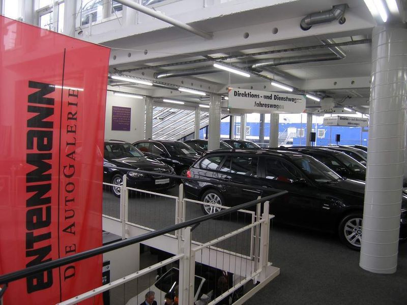 Die attraktive Gebrauchtfahrzeug-Ausstellung im zweiten Stock der AutoGalerie. (Archiv: Vogel Business Media)