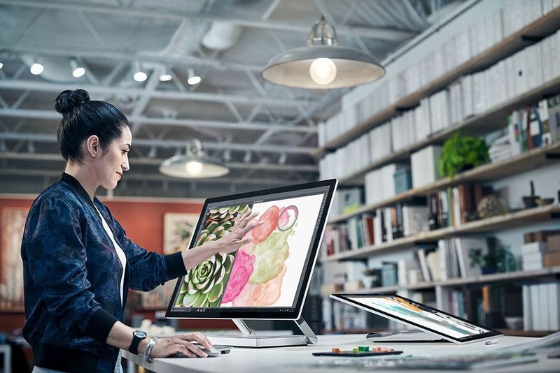 Der Surface Studio ist ein High-End-All-in-One-PC mit Touch- und Stiftbedienung. Er soll wohl auch der ganzen All-in-One-Gattung ähnlich Impulse geben, wie seinerzeit das Surface Pro für 2-in-1-Tablets. (Microsoft)
