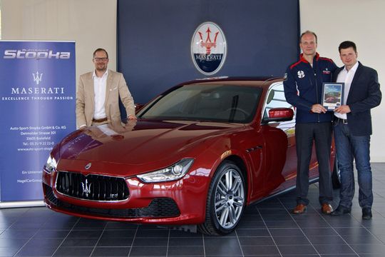 Von links: Alexander Stopka, Geschäftsführender Gesellschafter Auto Sport Stopka, Steffen Heil, Maserati Manager After Sales, und Karol Wojewodzki, Serviceleiter Auto Sport Stopka.(Foto:  Maserati)