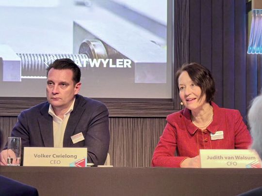 Volker Cwielong (CEO) und Judith Walsum (CFO) während der Präsentation der Jahresergebnisse 2025 am 12. Februar 2026 in Zürich.(Bild:  Nastassja Neumaier)