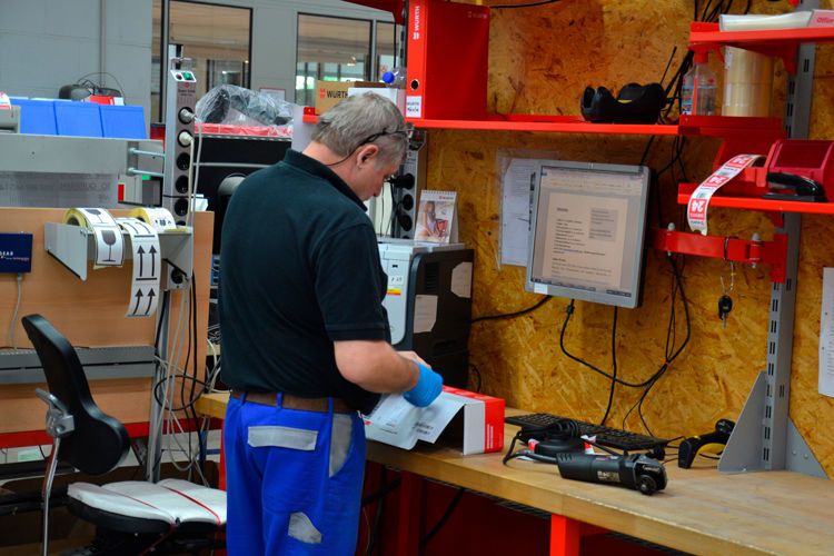 … versandfertig zu machen.  (Foto: Michel / »kfz-betrieb«)