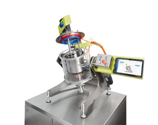 Sieben auf einen Streich! Außer dem neuen Qualimaster VC1 ist der Labormischer Cleanline C5 ein Hingucker auf der Powtech 2022, wie es heißt. Ganze sieben Verfahren können mit dem System ausgeführt werden, wie der Hersteller betont. Und das auch noch hygienisch.(Bild:  Eirich-Gruppe)