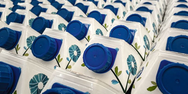 Abb. 1: Hygienische Abfüllprozesse sind wesentliche Schritte in der Lebensmittelherstellung.(Bild:  © canberk - stock.adobe.com)