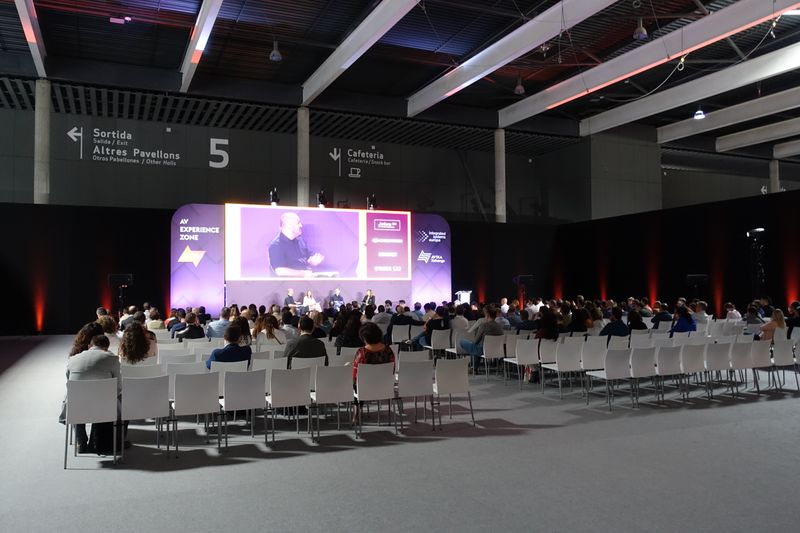 Podiumsliebhaber kamen auch auf ihren Genuss. Es war zwar auf Spanisch, aber man lernt ja nie aus. (IT-BUSINESS)