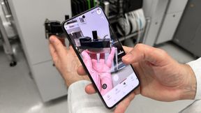 Ein Foto genügt: Mit der neuen KI-gestützten Bilderkennung von Virtual Assist lassen sich ausgebaute Komponenten direkt per Smartphone identifizieren. (Bild: ASMPT)