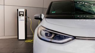VW ID 3 an der Ladesäule: Der Staat lässt sich E-Autos einiges kosten. (Volkswagen)