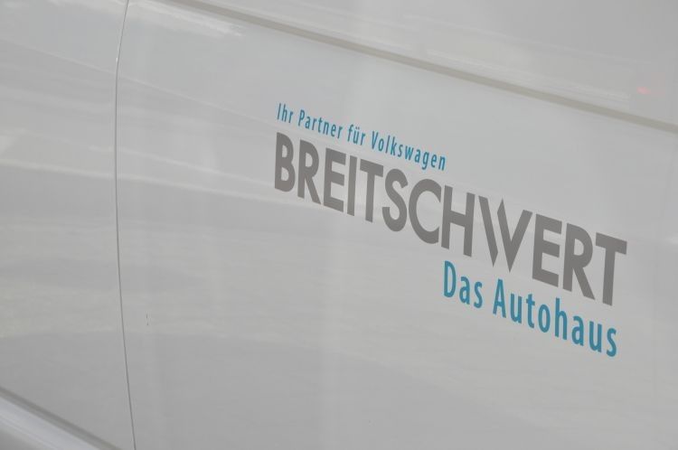 Mit ihrem Slogan „Breitschwert – Das Autohaus“ ist das Unternehmen in der ganzen Region bekannt. (Foto: Richter)