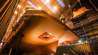 Montage eines Azipod-Antriebsystems von ABB beim Kreuzfahrtschiff Celebrity Equinox auf der Meyer Werft in Papenburg. Bild: Thomas Ernsting, ABB (Archiv: Vogel Business Media)