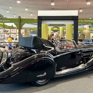 Atemberaubendes Auto mit fragwürdiger Provenance: Horch 853 mit Karosserie „im Stil von Voll & Ruhrbeck“. Die Formulierung löst mehr Fragen aus, als sie Antworten gibt. Gesehen am Stand des Oldtimerhändlers Gassmann Cars.(Bild:  Diehl – VCG)
