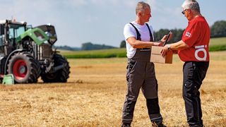 Ersatzteile für die Landmaschine direkt aufs Feld liefern. Mit Go Express & Logistics geht das. (Go Express & Logistics)