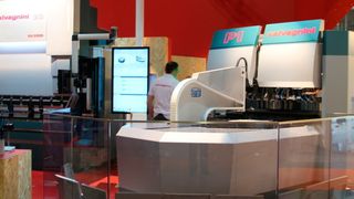 Verkettung durch Software: Das Thema Industrie 4.0 war auch beim Stand von Salvagnini auf der Lamiera 2017 im Fokus. (Itasse)