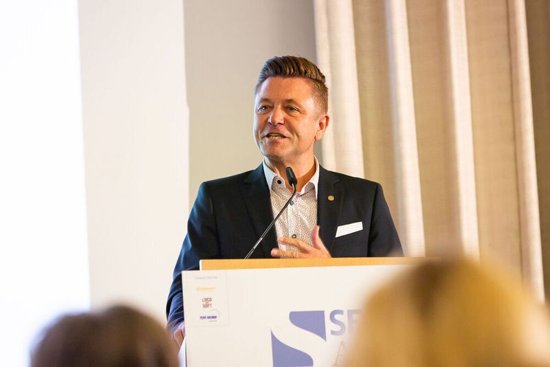 Bundesinnungsmeister Wilhelm Hüsdonk begrüßte die Teilnehmer im Namen des ZDK. (Stefan Bausewein)