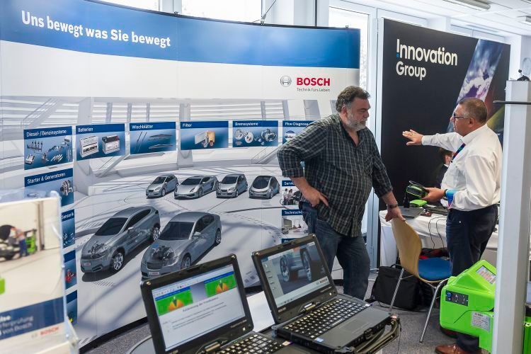 Rasant schreitet in der Automobiltechnik vor allem die Elektronik voran. Bosch als einer der bedeutensten Anbieter im Bereich Steuergerätediagnose bietet Kfz-Betrieben ein breites Portfolio an entsprechenden Geräten an. (Rainer Wengel)