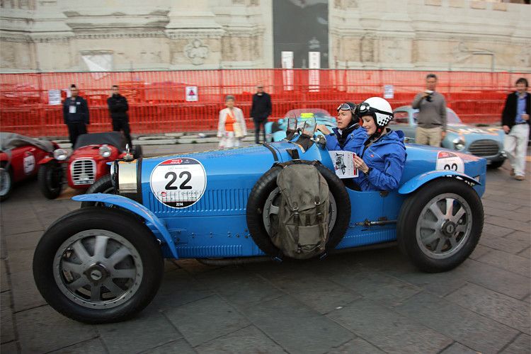 So mühelos das Auto die Anstrengung nimmt, so hart müssen die Insassen ackern. (Foto: Bugatti)