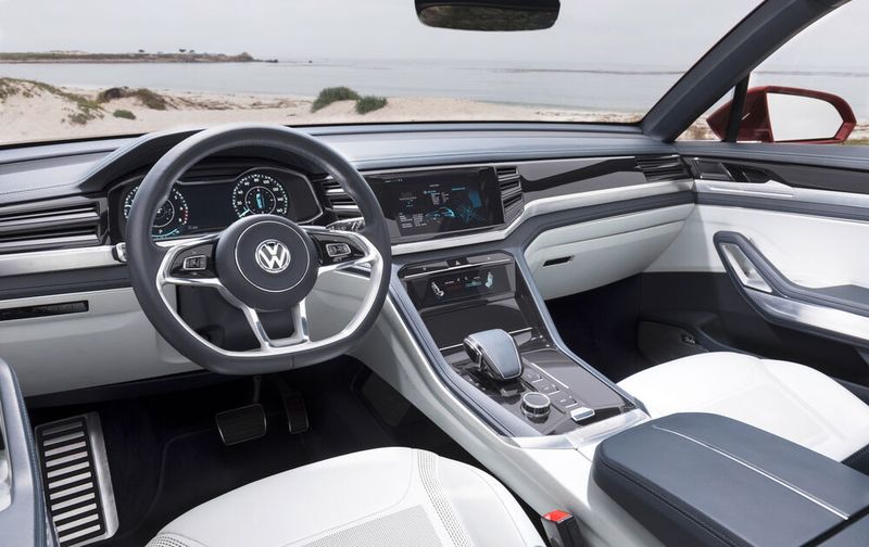 Für die erste Reihe gibt es ein aktualisiertes Infotainment samt digitaler Instrumente. (Bild: VW)