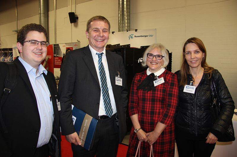 Plausch zwischendrin: (von links) Lars Göbel und Hubertus Schott (DARZ) mit Ulrike Ostler und Brigitte Bonasera (DataCenter-Insider.de) ()