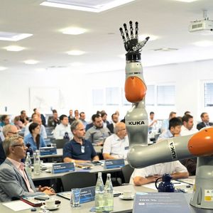 Die Fachvorträge rund um das Thema „Mensch-Roboter-Kollaboration erfolgreich im Unternehmen einführen“ ermöglichten beim Schunk Anwender- und Technologiedialog einen umfassenden Überblick über Trends, Normen und aktuelle Technologien. 