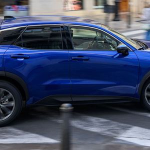 In der Basisversion startet der LBX bei 32.990 Euro – 7.650 Euro über dem Yaris Cross.(Bild:  Lexus)